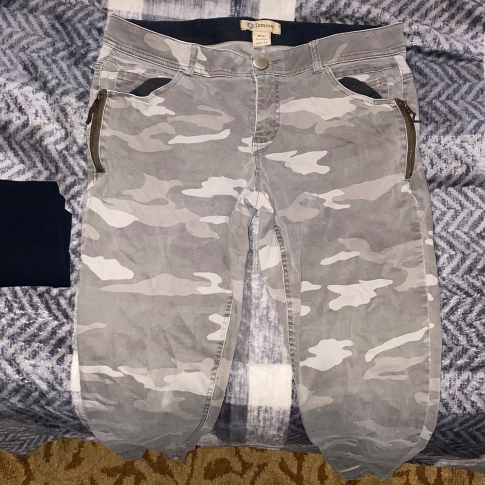 Camo print democracy 16w jeans